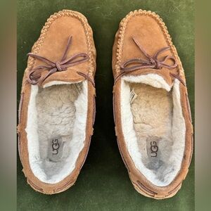 UGG Dakota Slippers Chestnut Size 8 Shearling Lined Moccasin Women